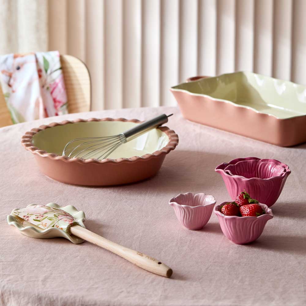 Alex Liddy Posy Pie Dish 27cm Brown with spoon rest at MyHouse