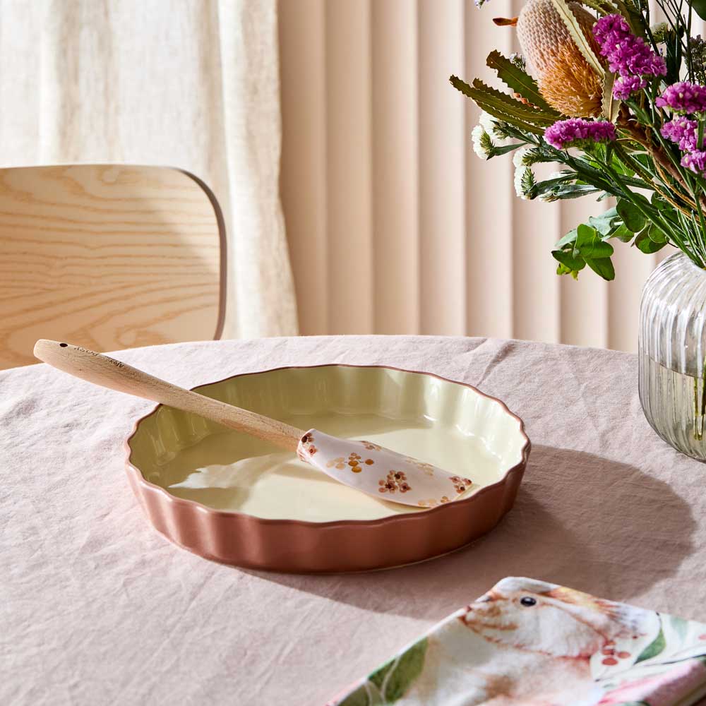 Alex Liddy Posy Quiche Dish 27cm Brown at MyHouse
