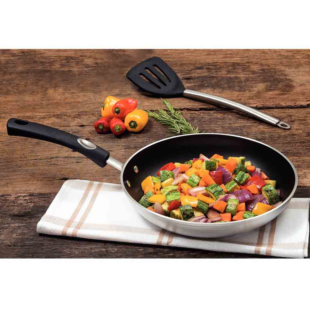 stir fry vegetables in 26cm frypan - MyHouse