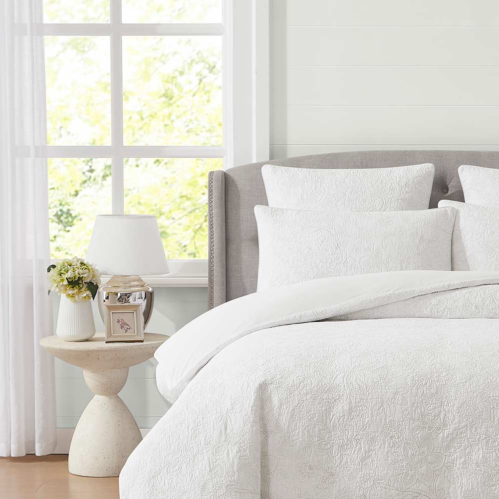 Laura Ashley Trailing Laurissa Quilt Cover Set at MyHouse