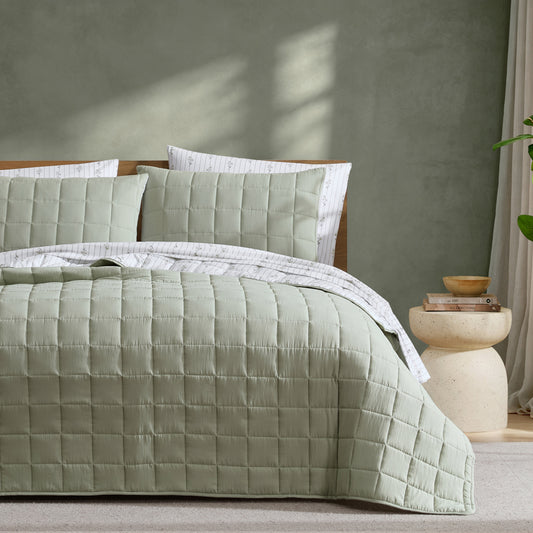 Ardor Bouquet Reversible Coverlet Set Queen / King