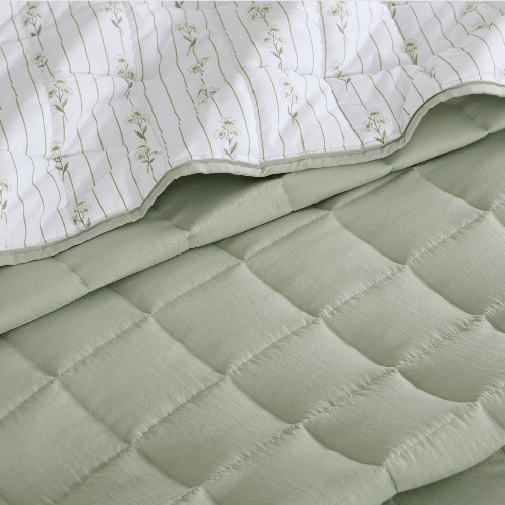 Ardor Bouquet Reversible Coverlet Set Queen / King