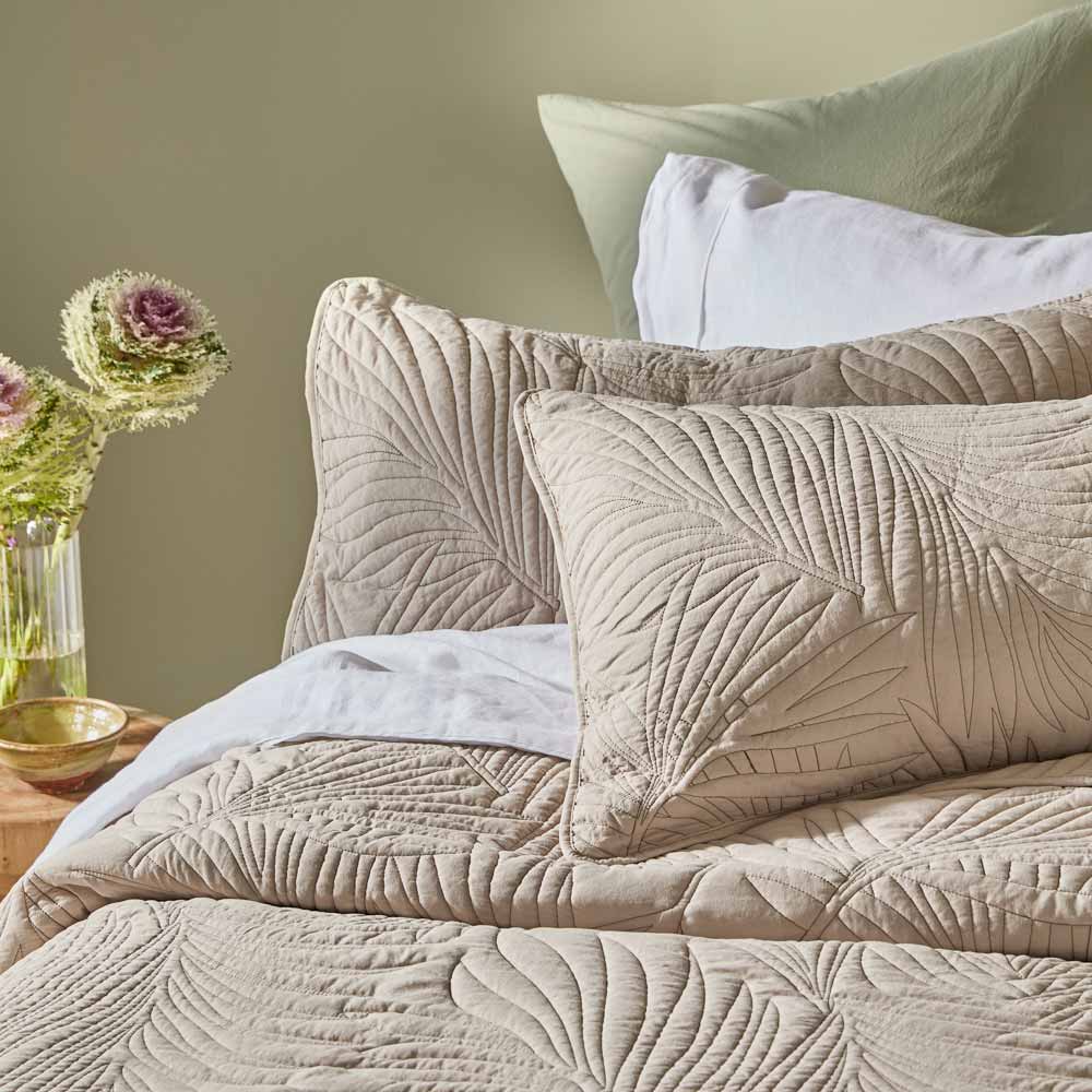 Adorn Living Fern Coverlet Set Queen/King