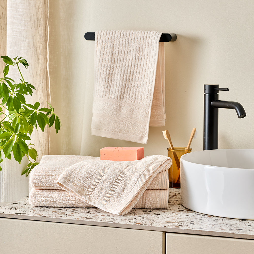 Adorn Living Set Of 4 Essential Bath Towels