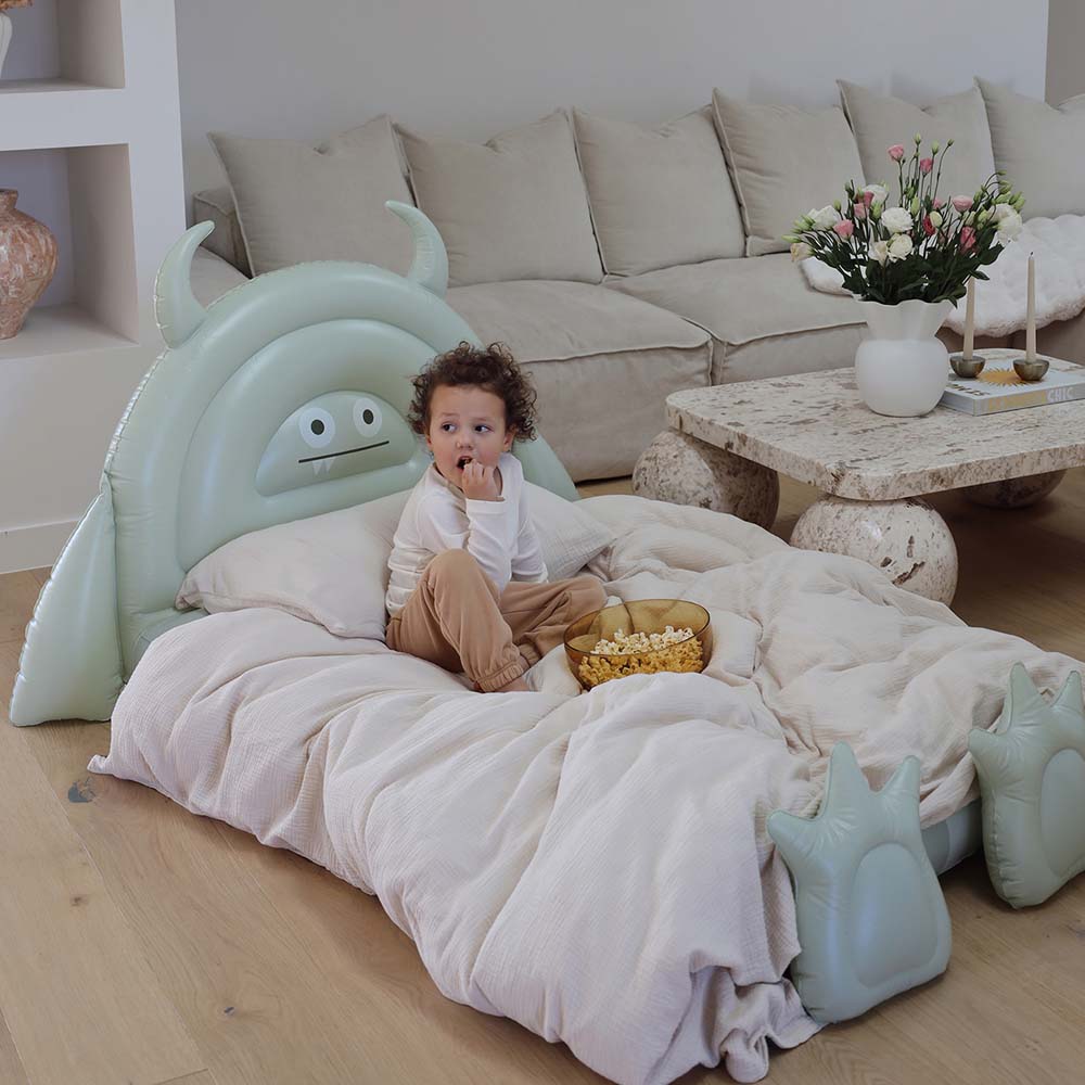 SUNNYLiFE inflatable Kids Sleepover Bed Monster green